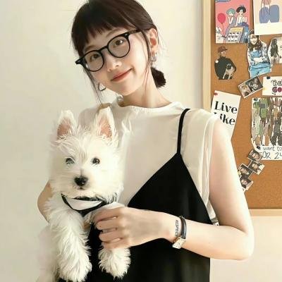 她在这里